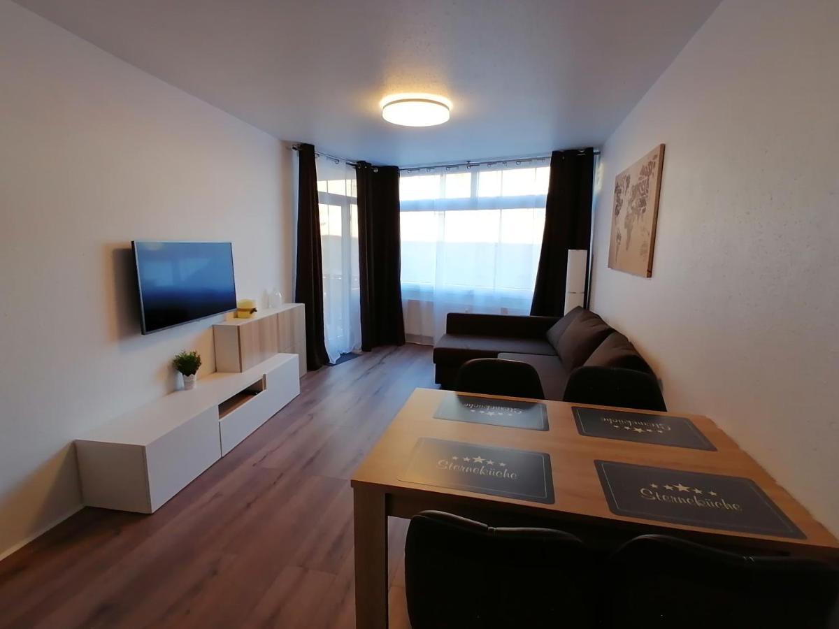 Apartment Am Mit Balkon & Pool *