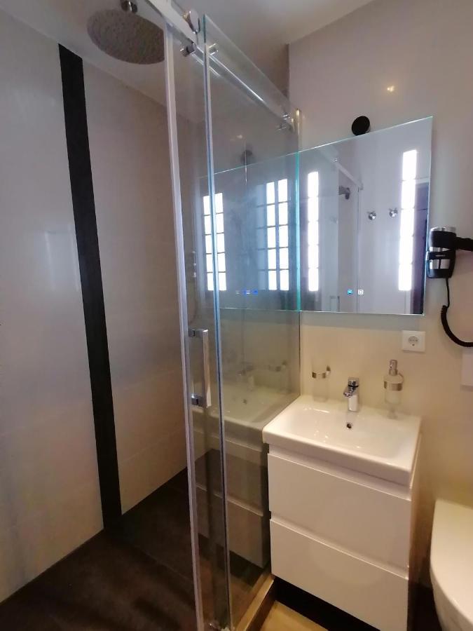 Am Mit Balkon & Pool Apartment